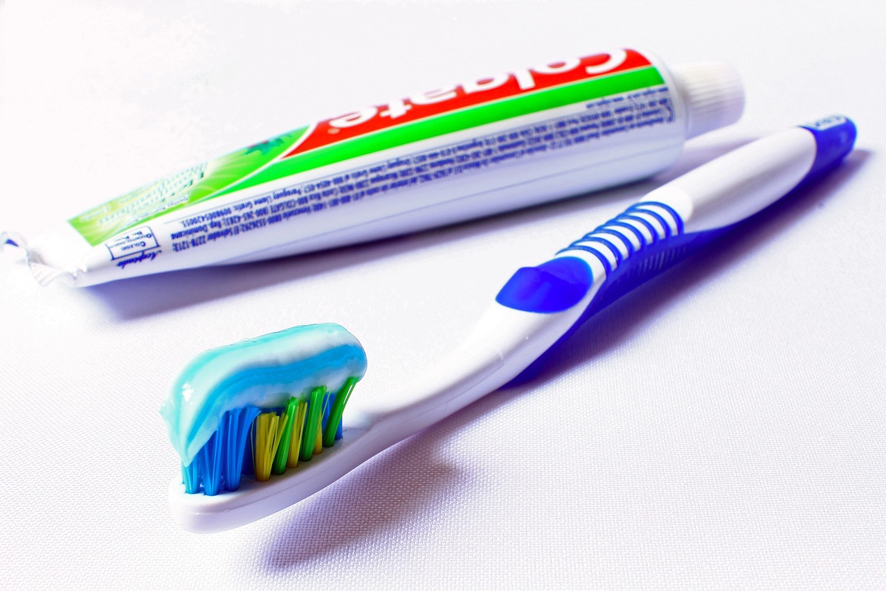 cepillo y pasta dientes Imagen de Adriano Gadini en Pixabay