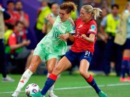 Jugadoras de la selección femenina de Italia abatidas tras la derrota ante Inglaterra en semifinales de la Euro 2025